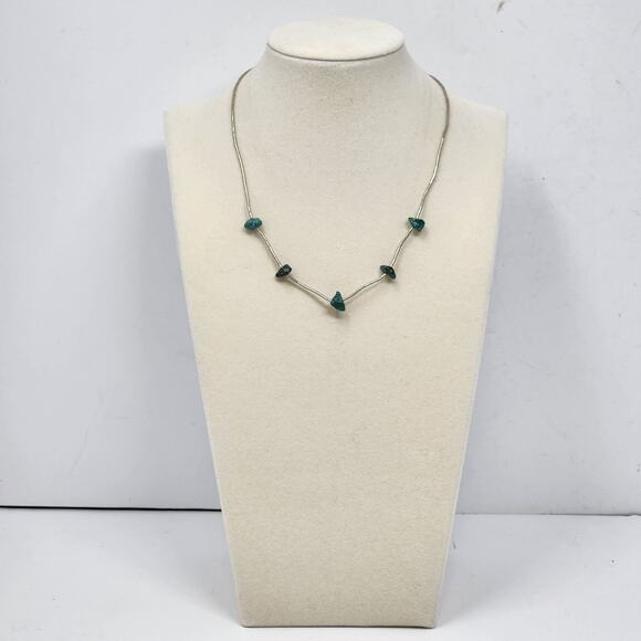 Vintage Sterling Silver Genuine Turquoise Native American Necklace - Picture 3 of 4